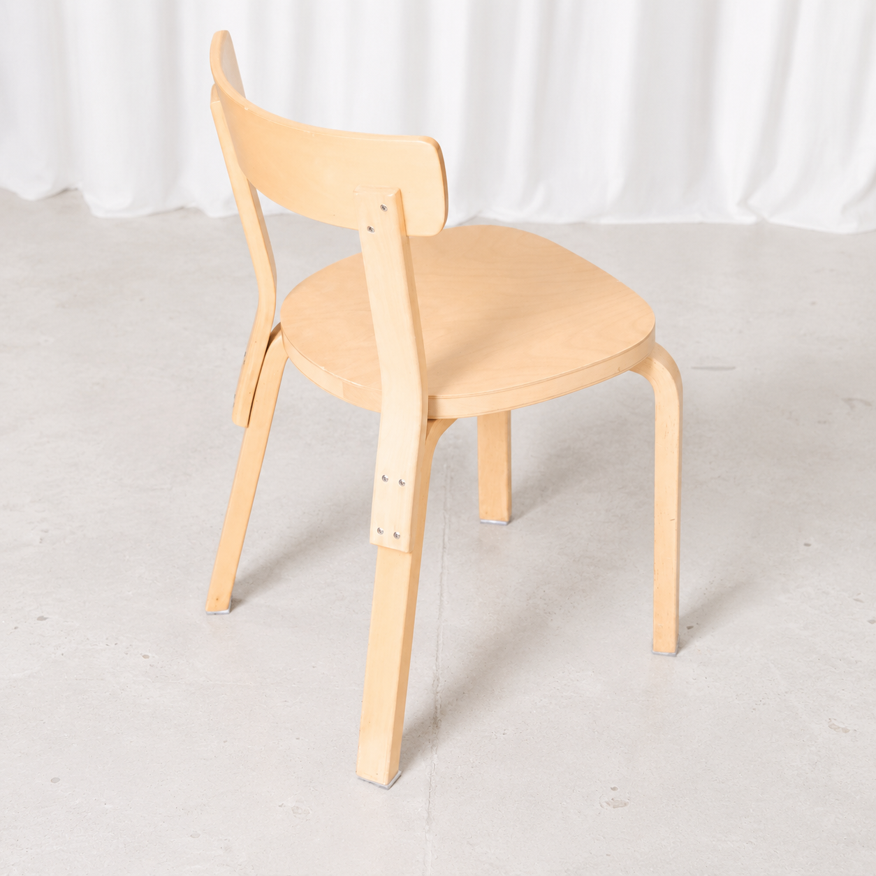 Artek tuoli 69, koivu – Alvar Aalto