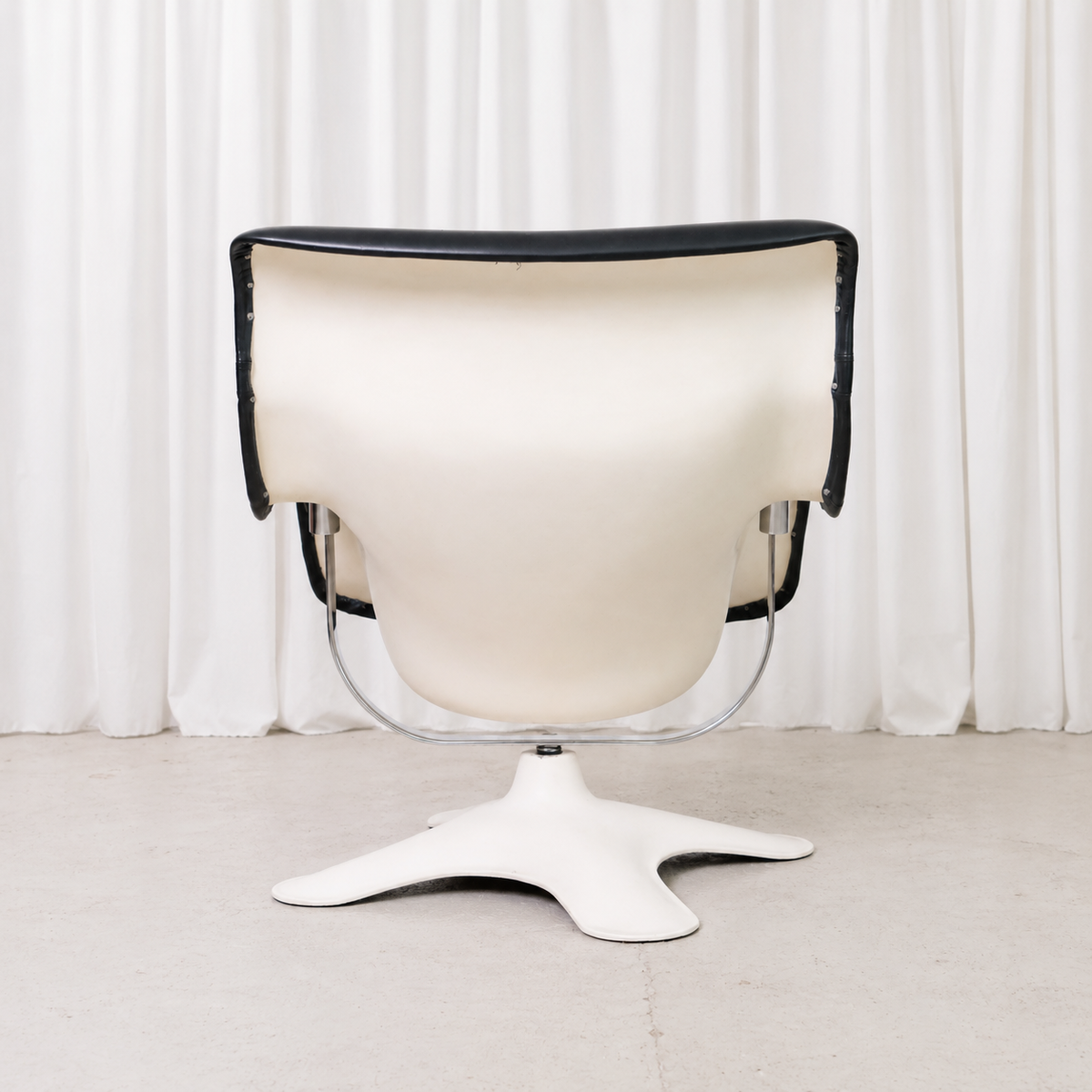 Yrjö Kukkapuro Karuselli Lounge Chair and Ottoman in Black Leather, Haimi
