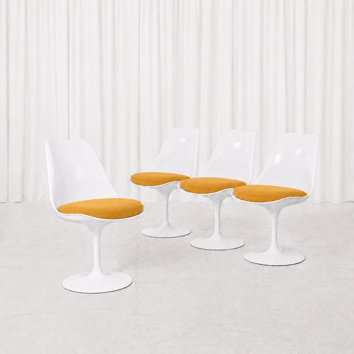 Eero Saarinen Tulip-tuoli, valkoinen ja punainen, valmistaja Knoll