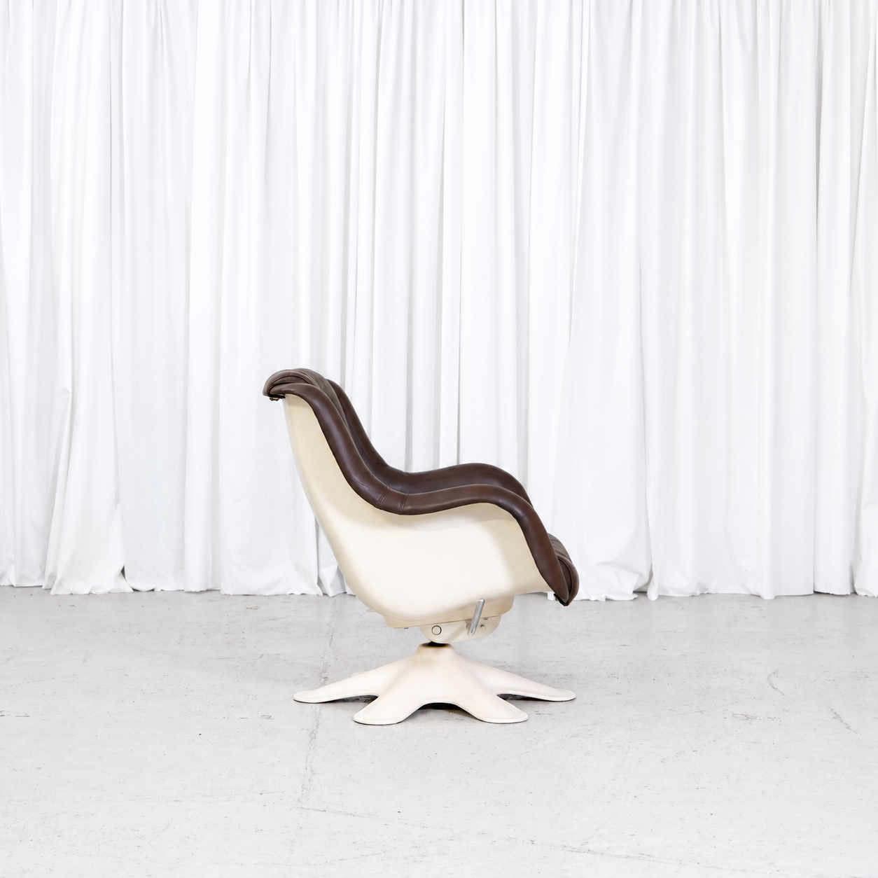 Yrjö Kukkapuro 418 Little Carousel lounge chair, opposite side view